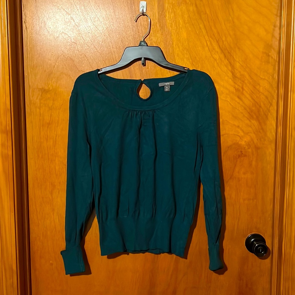 Emerald green sweater. Very cute. Worn a couple times